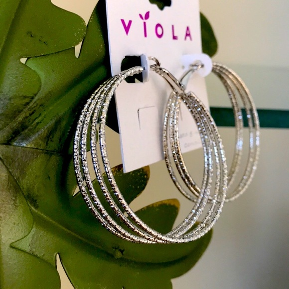 🌈4-Ring Hoop Earrings 💕 - Picture 2 of 6